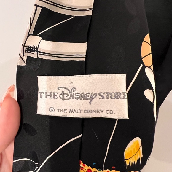 VINTAGE DISNEY 100% SILK NECKTIE ✨ - Picture 4 of 4